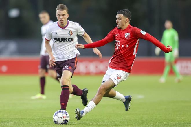 乒乓球欧锦赛小勒布伦遭3-4逆转，怒摔球拍染红后发文道歉